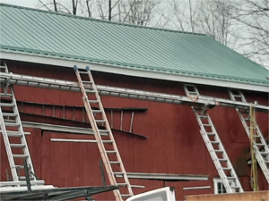 metal-roof-installation-in-monroe